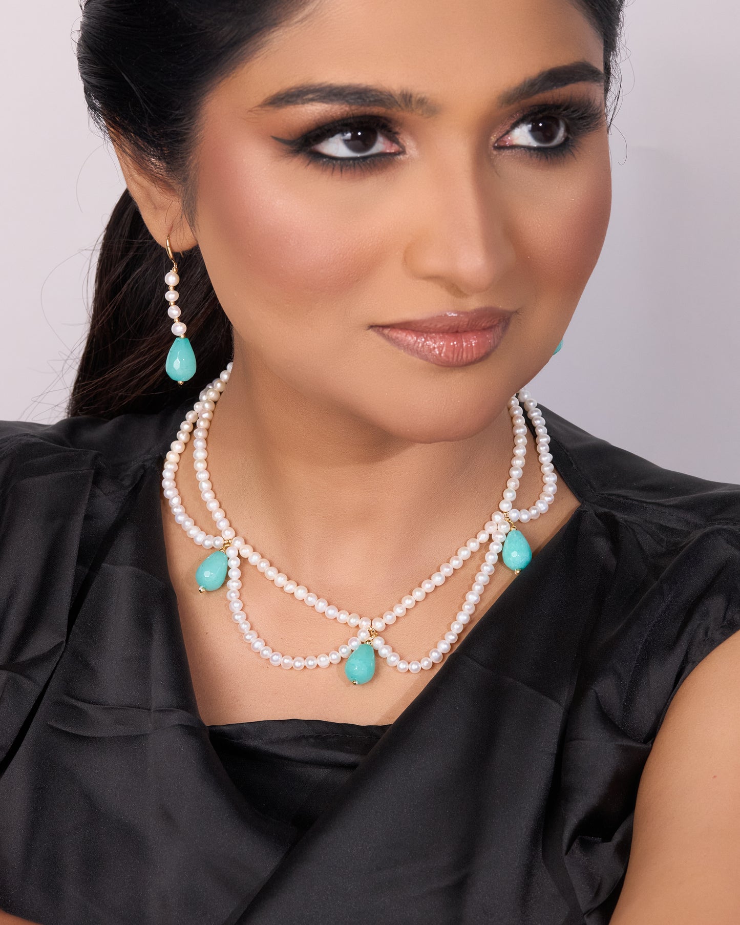 Qatrah set (chocker +earrng ) pearls, Agate
