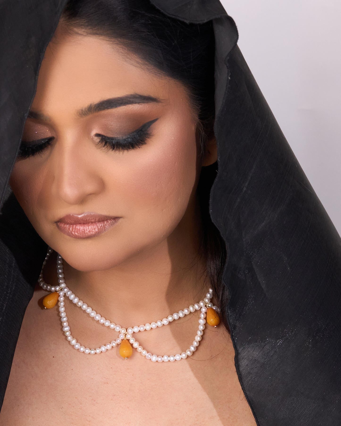Qatrah set (chocker +earrng ) pearls, Agate