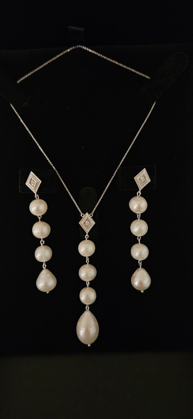 Sheraa pearl ( necklace & earrings )