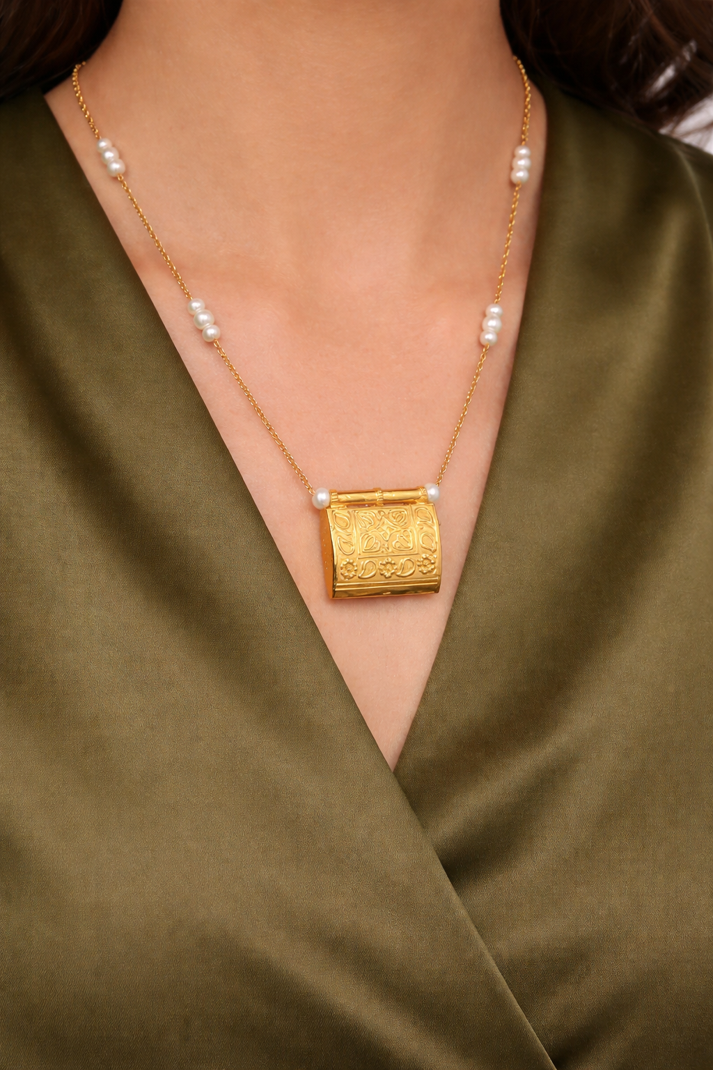 Tablah lawal with chain