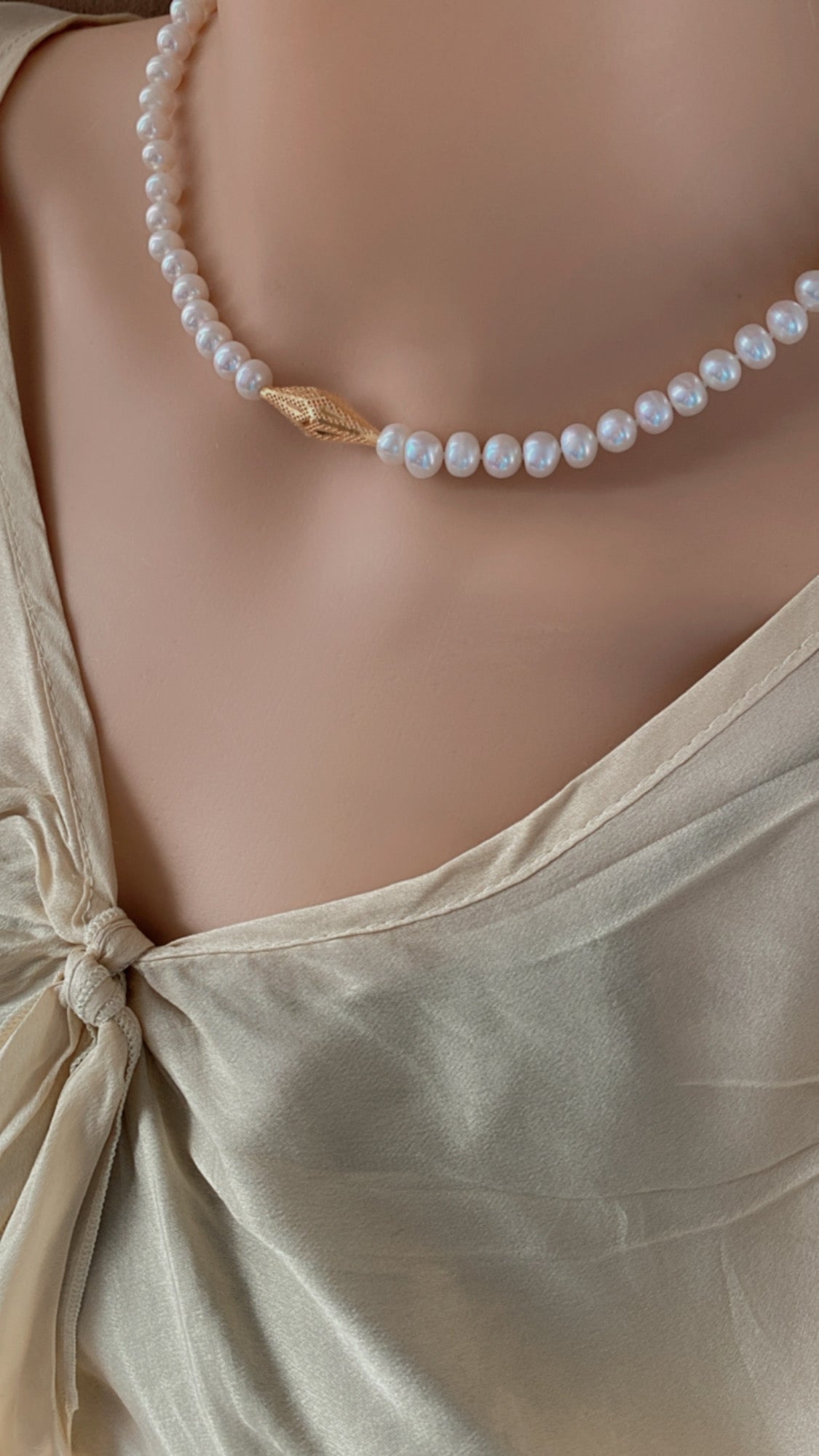 Pearls choker