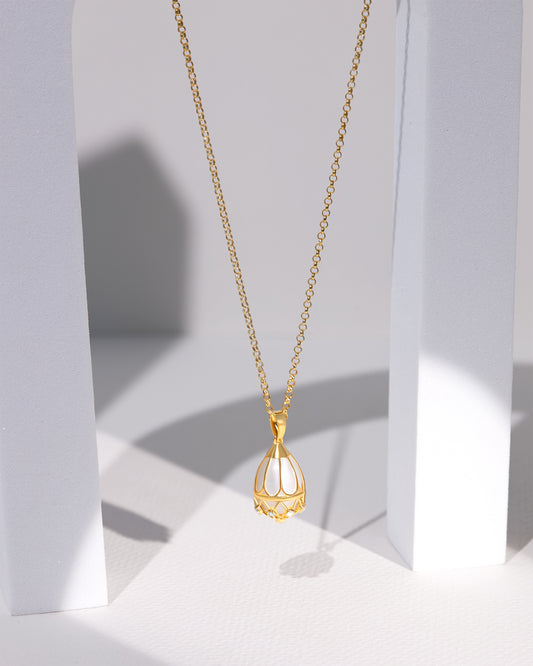 Small Aldyyn pearl pendant ( oval )