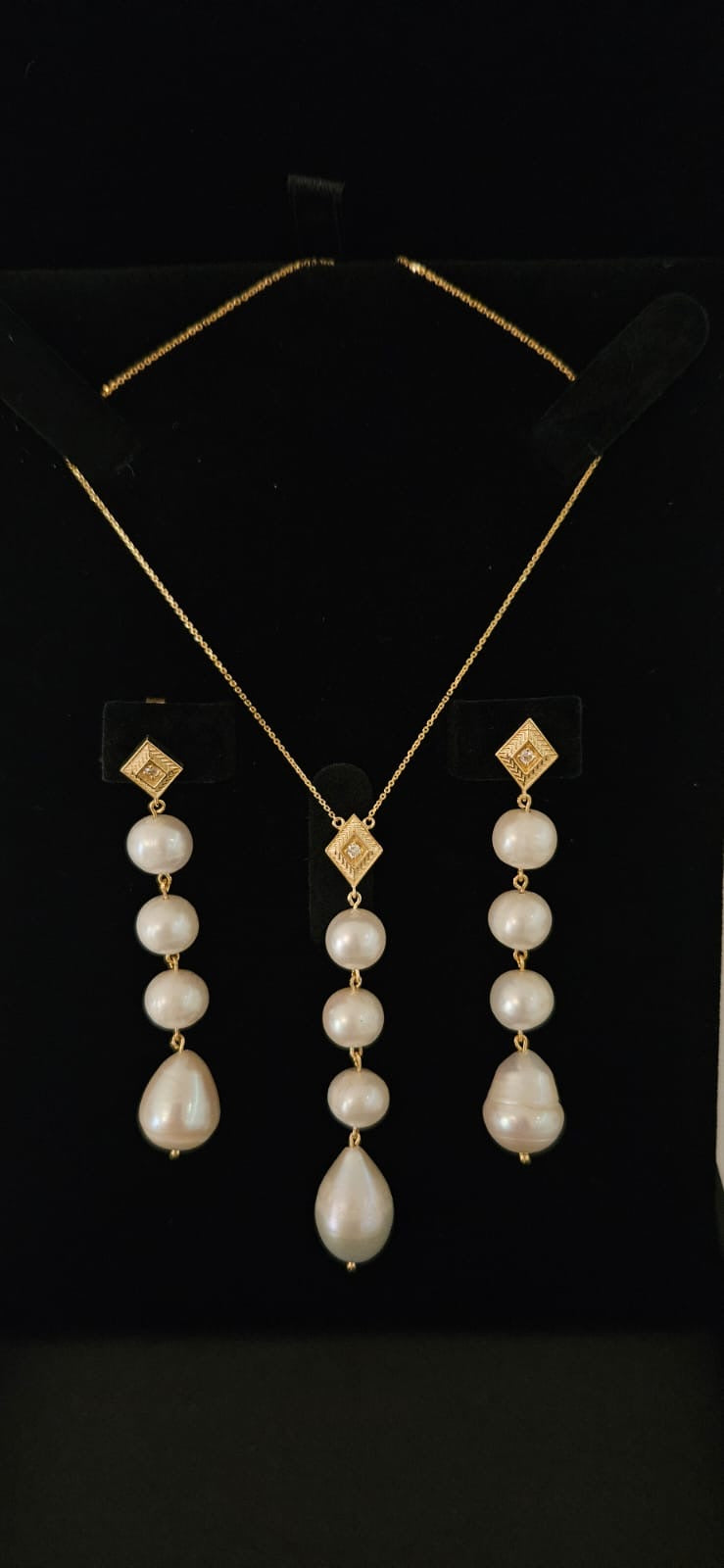 Sheraa pearl ( necklace & earrings )